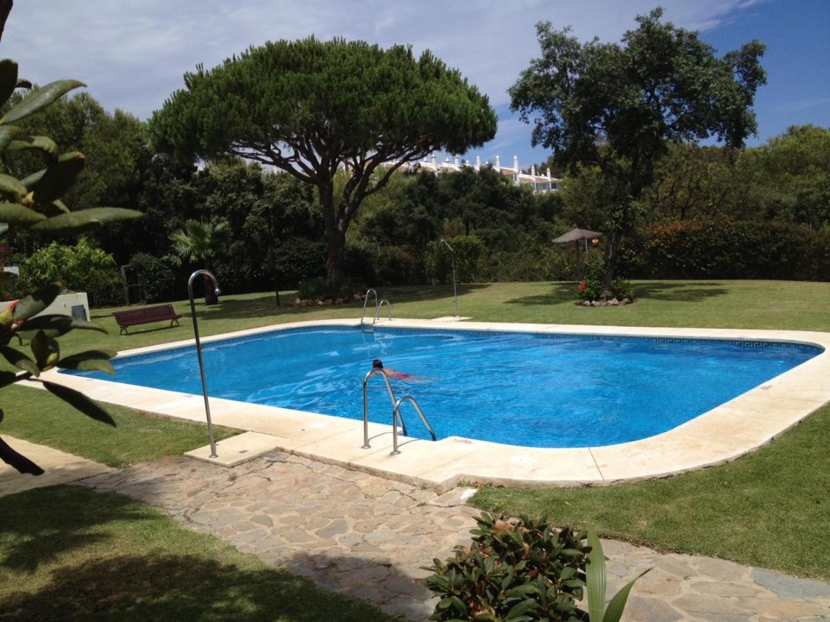 Beautiful Holiday Apartment 2 Bedroom Beach And Pool Malaga Marbella Calahonda Royale Mijas Costa Spain Екстериор снимка