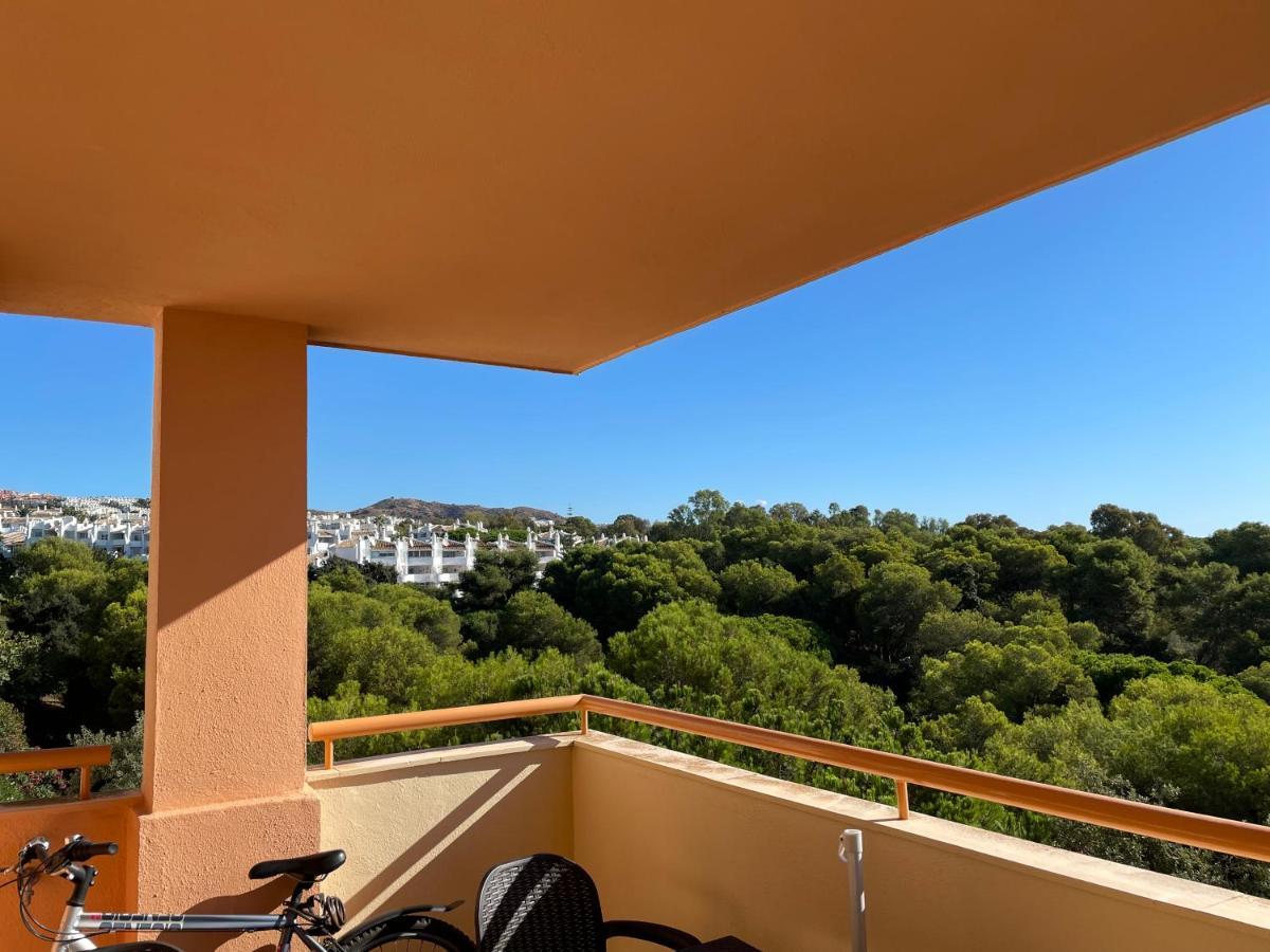 Beautiful Holiday Apartment 2 Bedroom Beach And Pool Malaga Marbella Calahonda Royale Mijas Costa Spain Екстериор снимка